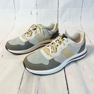 Avia Women's Retro Sneakers NWT size 9